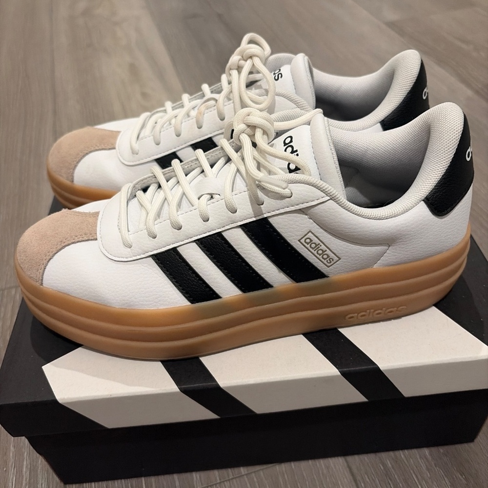Trendy sneakers - Picture 2 of 4
